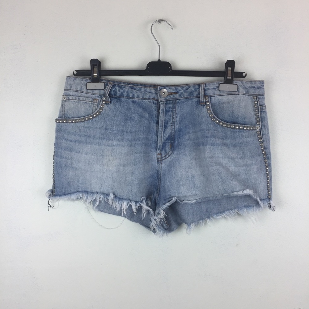 Band of Gypsies Rose Distressed Studded Jean Short - Picture 1 of 9